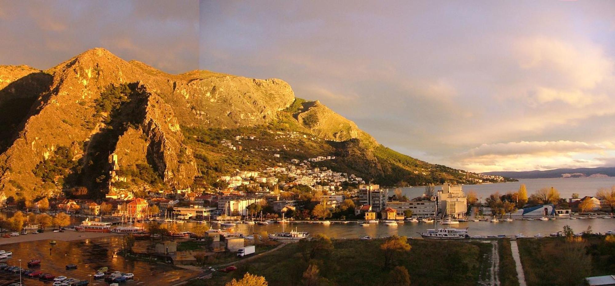 Luxury City Centre Apartment With Stunning View Omiš Екстериор снимка